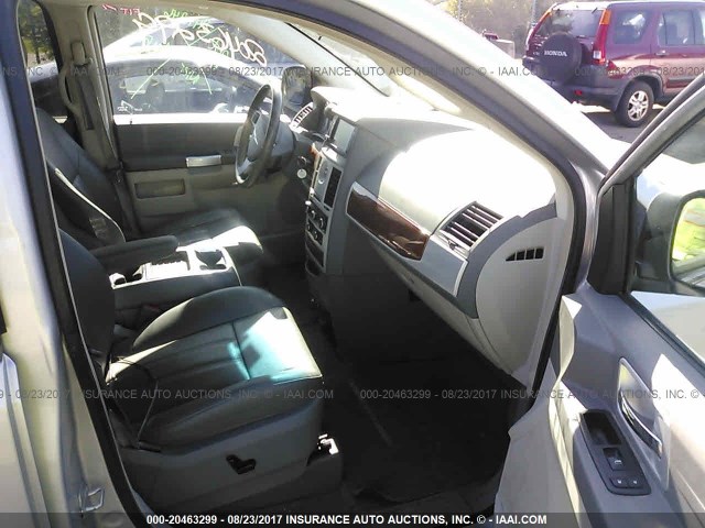 2A8HR54P78R737929 - 2008 CHRYSLER TOWN & COUNTRY TOURING SILVER photo 5