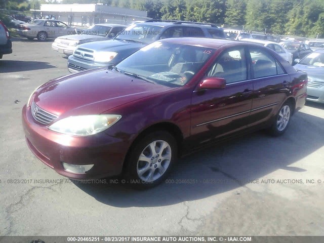 4T1BE30K05U417823 - 2005 TOYOTA CAMRY LE/XLE/SE მუქწითელი ფოტო 2