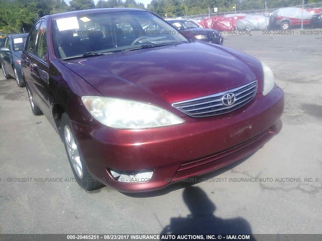 4T1BE30K05U417823 - 2005 TOYOTA CAMRY LE/XLE/SE მუქწითელი ფოტო 6