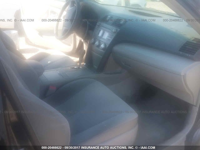 4T1BF3EK5BU157856 - 2011 TOYOTA CAMRY SE/LE/XLE Черный фото 5