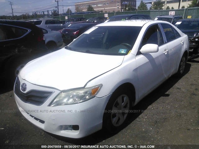 4T4BF3EK5BR147107 - 2011 TOYOTA CAMRY SE/LE/XLE თეთრი ფოტო 2