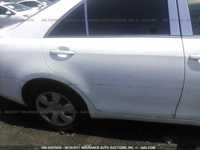 4T4BF3EK5BR147107 - 2011 TOYOTA CAMRY SE/LE/XLE თეთრი ფოტო 6