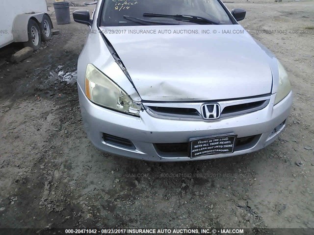 1HGCM56186A180895 - 2006 HONDA ACCORD VALUE SILVER photo 6