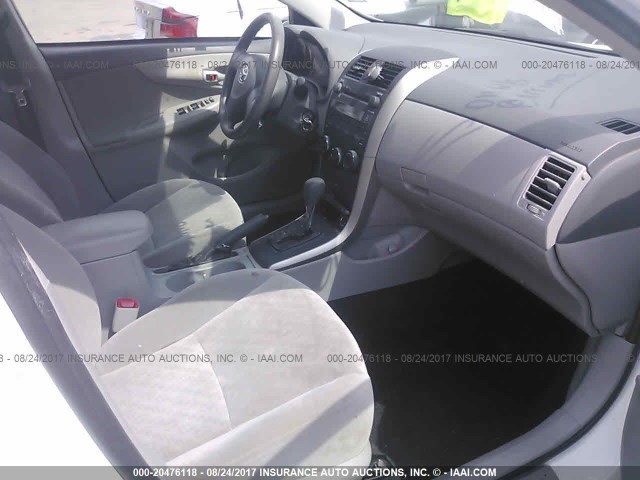 JTDBL40EX99086512 - 2009 TOYOTA COROLLA LE/XLE WHITE photo 5