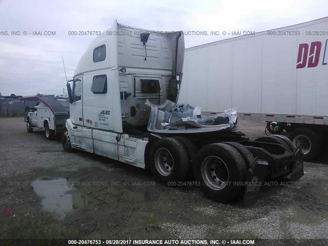 4V4NC9GH17N452098 - 2007 VOLVO VN L WHITE photo 3