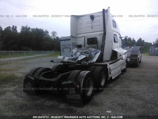 4V4NC9GH17N452098 - 2007 VOLVO VN L WHITE photo 4