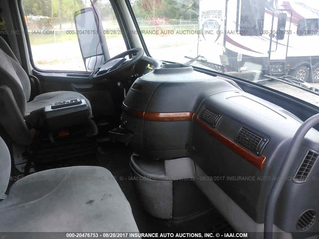 4V4NC9GH17N452098 - 2007 VOLVO VN L WHITE photo 5