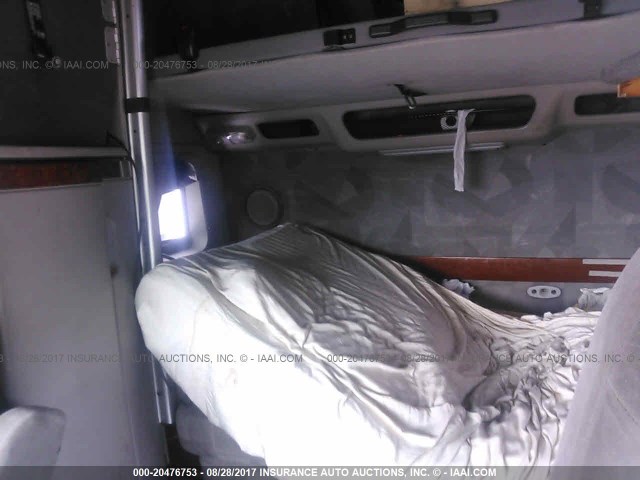 4V4NC9GH17N452098 - 2007 VOLVO VN L WHITE photo 7