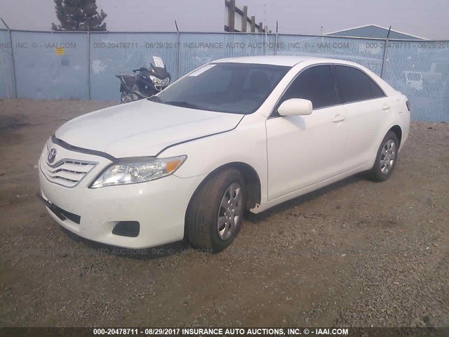 4T1BF3EK7BU743944 - 2011 TOYOTA CAMRY SE/LE/XLE WHITE photo 2