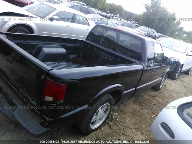 1GCCS19W4Y8114228 - 2000 CHEVROLET S TRUCK S10 BLACK photo 4