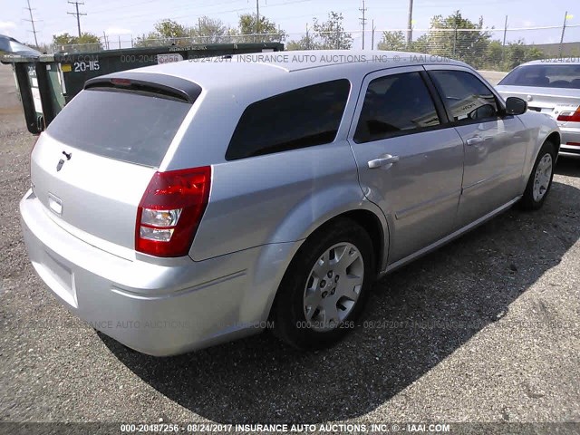 2D4FV48T55H515745 - 2005 DODGE MAGNUM SE SILVER photo 4