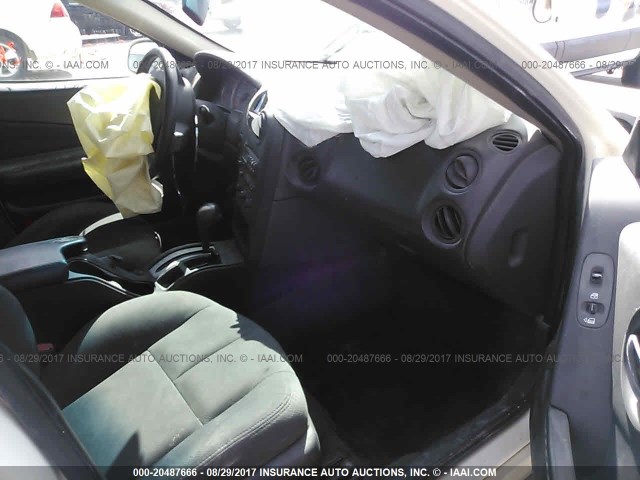 2G2WP522951181245 - 2005 PONTIAC GRAND PRIX WHITE photo 5