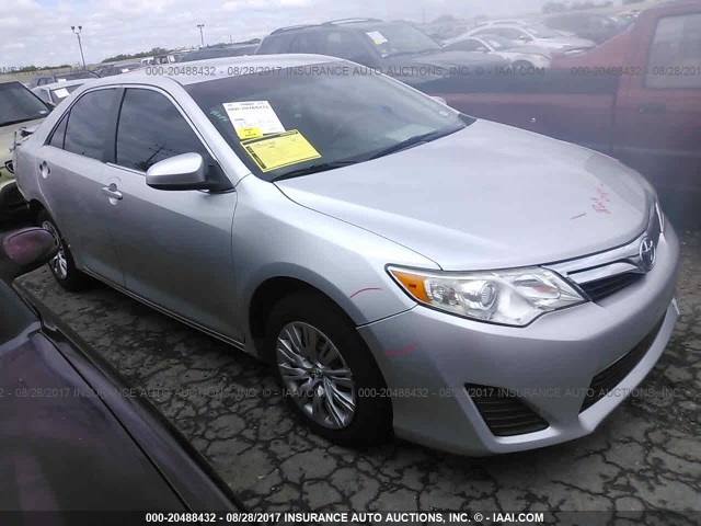 4T1BF1FK4CU090249 - 2012 TOYOTA CAMRY SE/LE/XLE Күміс фото 1