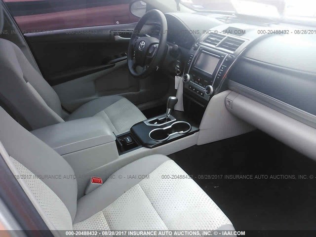 4T1BF1FK4CU090249 - 2012 TOYOTA CAMRY SE/LE/XLE Күміс фото 5