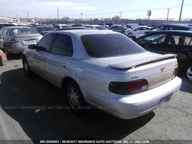 4T1GK13E2SU066563 - 1995 TOYOTA CAMRY XLE GOLD photo 3