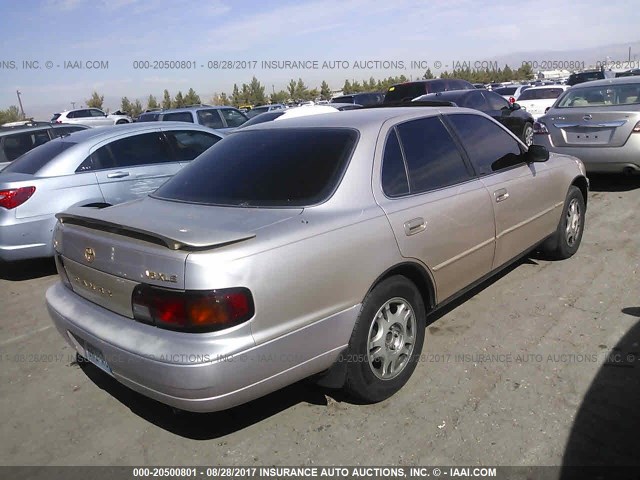 4T1GK13E2SU066563 - 1995 TOYOTA CAMRY XLE GOLD photo 4