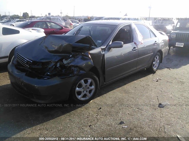 4T1BE32K45U983108 - 2005 TOYOTA CAMRY LE/XLE/SE Boz foto 2