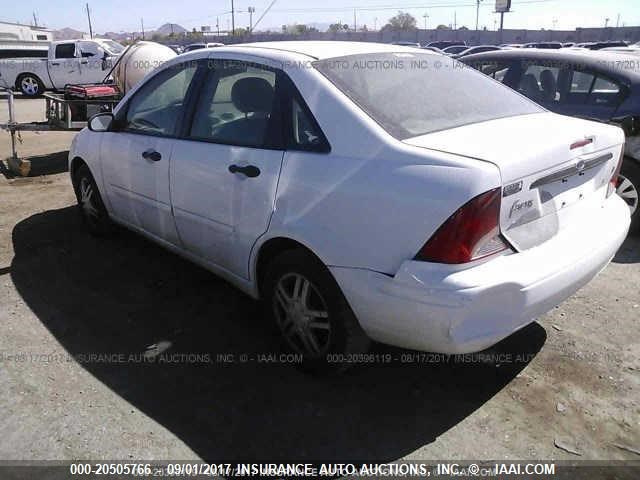 1FAFP34Z54W171366 - 2004 FORD FOCUS SE COMFORT/SE SPORT WHITE photo 3