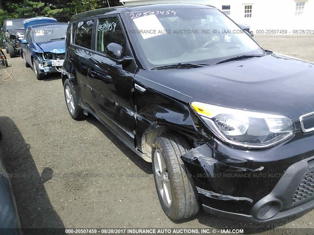 KNDJN2A28G7400682 - 2016 KIA SOUL BLACK photo 6