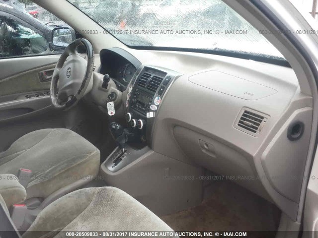 KM8JN12DX5U213111 - 2005 HYUNDAI TUCSON GLS/LX WHITE photo 5