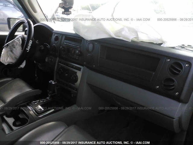 1J8HG48N26C212520 - 2006 JEEP COMMANDER SILVER photo 5