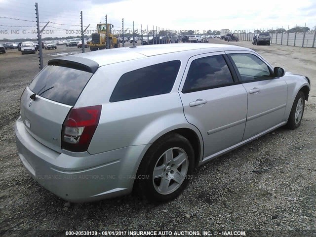 2D4FV47V87H842680 - 2007 DODGE MAGNUM SXT SILVER photo 4