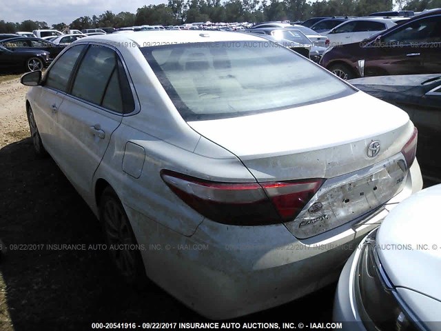 4T1BF1FK9FU894311 - 2015 TOYOTA CAMRY LE/XLE/SE/XSE WHITE photo 3