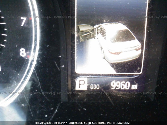 4T1BF1FK7HU412339 - 2017 TOYOTA CAMRY LE/XLE/SE/XSE Silber Foto 7