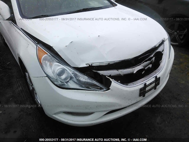 5NPEC4AC5CH499785 - 2012 HYUNDAI SONATA SE/LIMITED WHITE photo 6