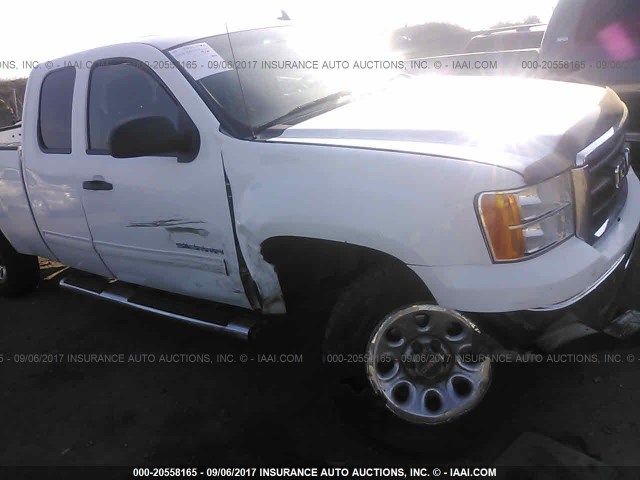 1GTR2VE35BZ424032 - 2011 GMC SIERRA K1500 SLE WHITE photo 6