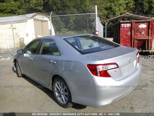 4T4BF1FK0CR205807 - 2012 TOYOTA CAMRY SE/LE/XLE SILVER photo 3