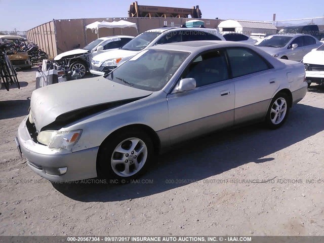 JT8BF28GXY5081350 - 2000 LEXUS ES 300 SILVER photo 2