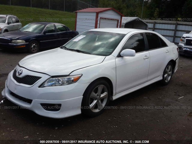 4T1BF3EKXAU549486 - 2010 TOYOTA CAMRY SE/LE/XLE WHITE photo 2