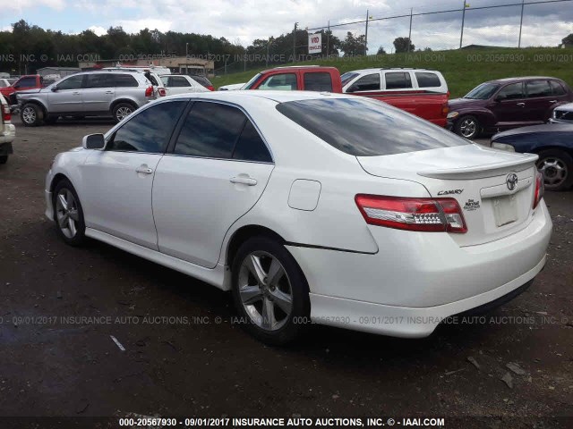 4T1BF3EKXAU549486 - 2010 TOYOTA CAMRY SE/LE/XLE WHITE photo 3