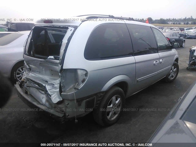 2D4GP44L47R338946 - 2007 DODGE GRAND CARAVAN SXT SILVER photo 4