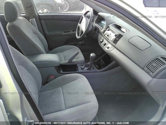 4T1BF32K53U053910 - 2003 TOYOTA CAMRY LE/XLE/SE 银色 照片 5