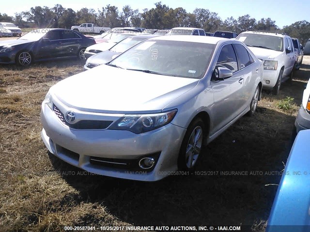 4T1BF1FK9EU365309 - 2014 TOYOTA CAMRY L/SE/LE/XLE 银色 照片 2