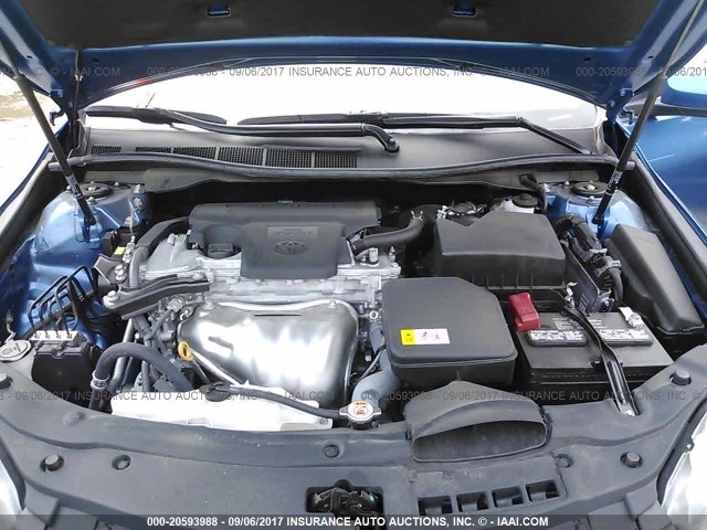 4T1BF1FK6HU650926 - 2017 TOYOTA CAMRY LE/XLE/SE/XSE Blau Foto 10