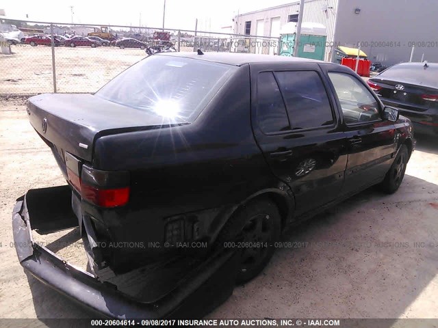 3VWPB81H5WM285678 - 1998 VOLKSWAGEN JETTA WOLFSBURG 黑色 照片 4