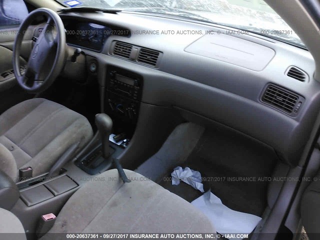 4T1BG22K01U070389 - 2001 TOYOTA CAMRY CE/LE/XLE GOLD photo 5