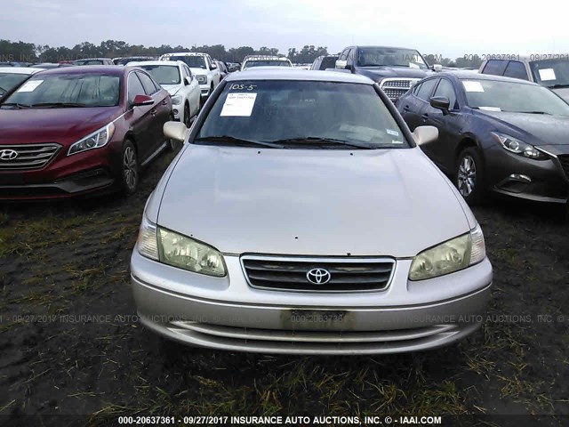 4T1BG22K01U070389 - 2001 TOYOTA CAMRY CE/LE/XLE GOLD photo 6