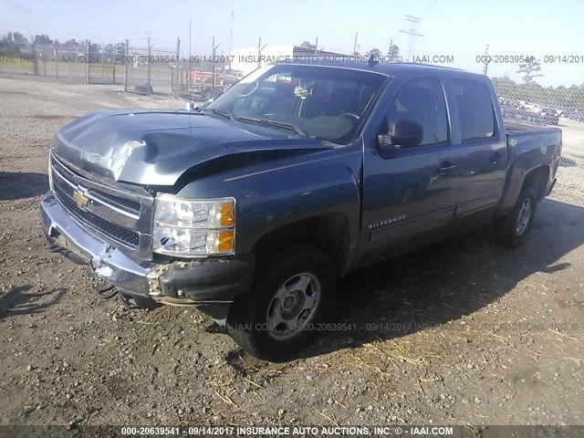 3GCPKSE32BG273494 - 2011 CHEVROLET SILVERADO K1500 LT BLUE photo 2