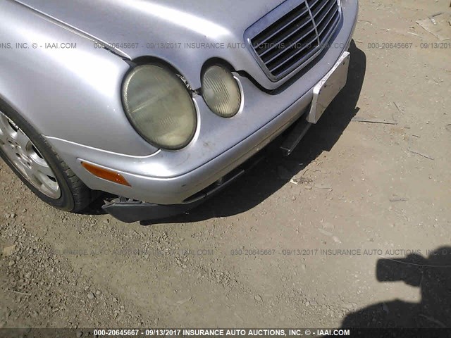 WDBLJ65G71T081368 - 2001 MERCEDES-BENZ CLK 320 SILVER photo 6