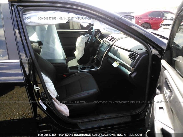 4T1BF1FK6HU776171 - 2017 TOYOTA CAMRY LE/XLE/SE/XSE BLACK photo 5