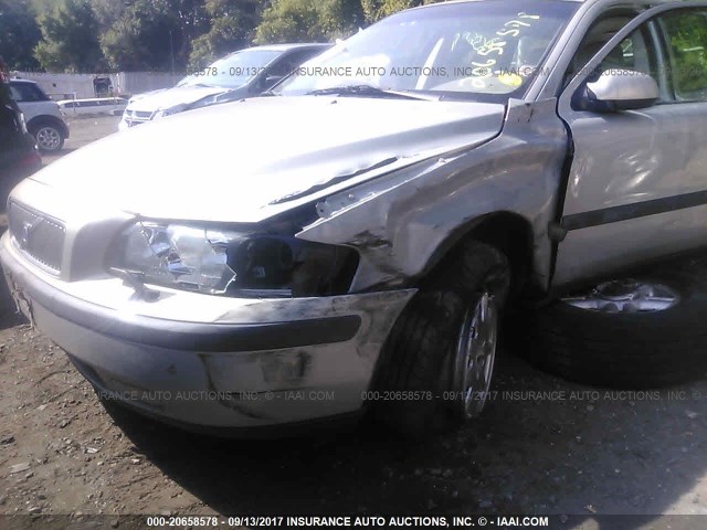 YV1SW61N612068355 - 2001 VOLVO V70 SILVER photo 6