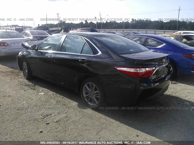4T1BF1FK2HU314576 - 2017 TOYOTA CAMRY LE/XLE/SE/XSE შავი ფოტო 3