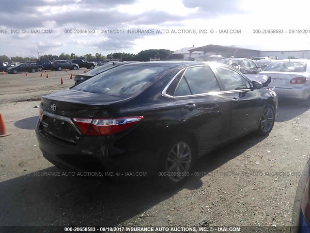 4T1BF1FK2HU314576 - 2017 TOYOTA CAMRY LE/XLE/SE/XSE შავი ფოტო 4