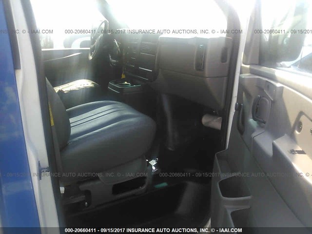 1GBHG31UX31226468 - 2003 CHEVROLET EXPRESS G3500  BLUE photo 5