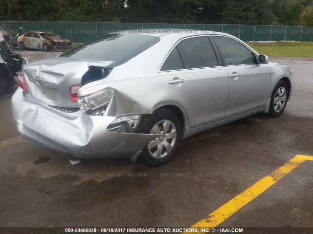 4T1BK46K57U034985 - 2007 TOYOTA CAMRY NEW GENERAT LE/XLE/SE SILVER photo 4