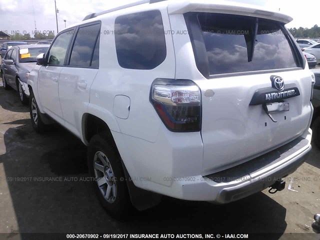 JTEBU5JR8F5223109 - 2015 TOYOTA 4RUNNER SR5/LIMITED/TRAIL/TRD PRO WHITE photo 3